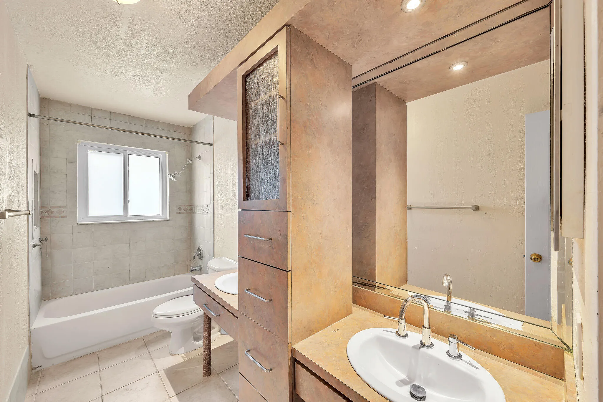 13 Guest Bathroom (2)