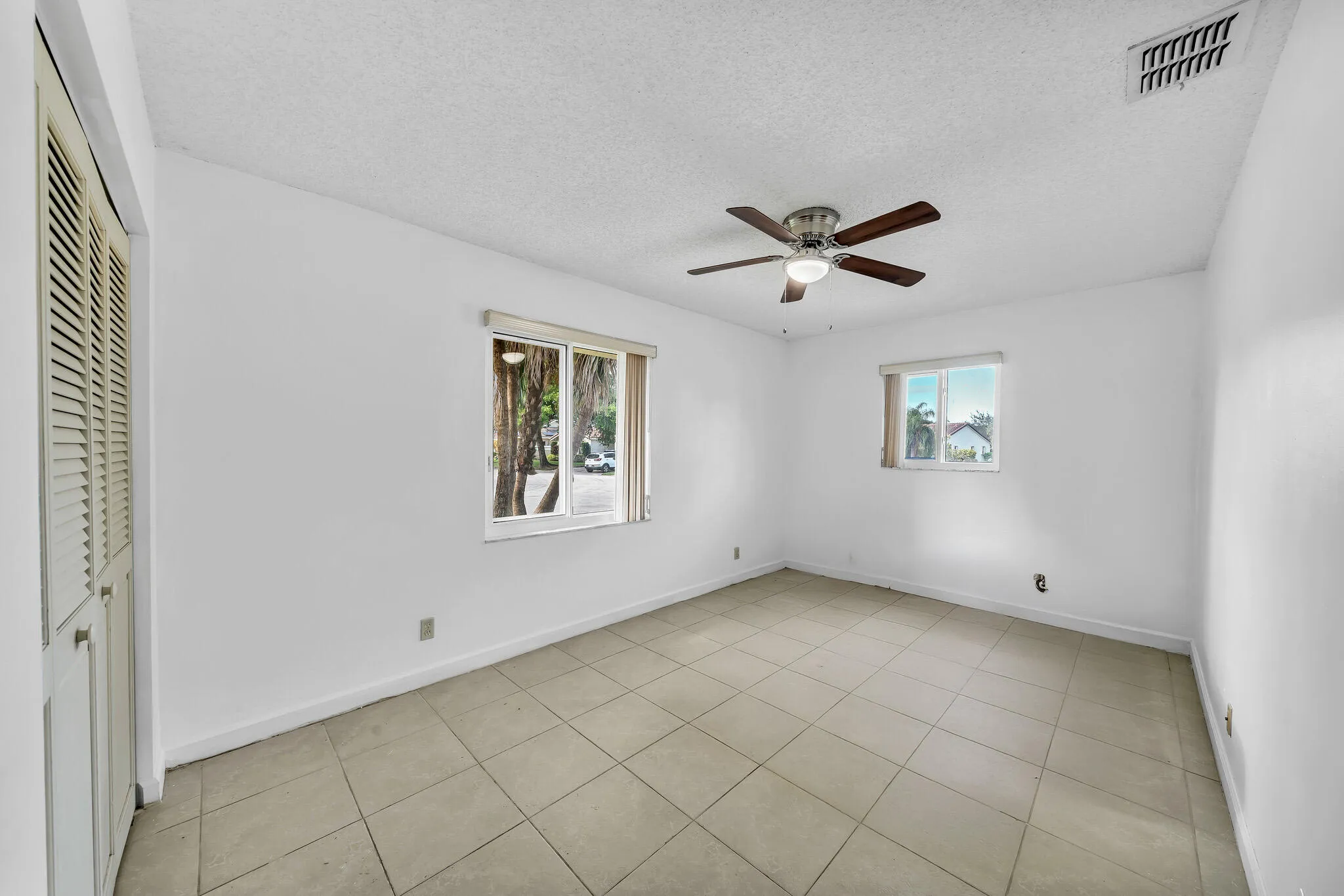 15 Guest Bedroom C (1)