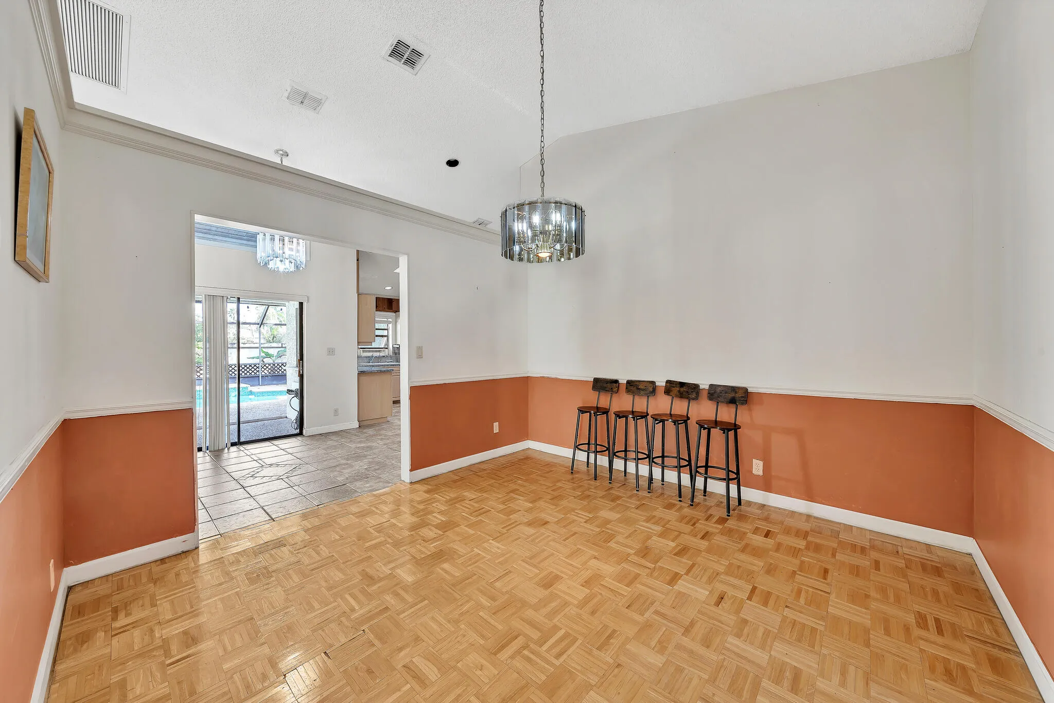8 Dining Area (3)