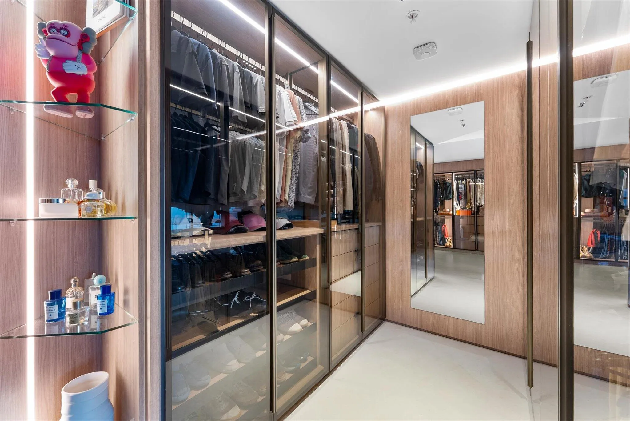 Feels like a high-end boutique on Worth Avenue...