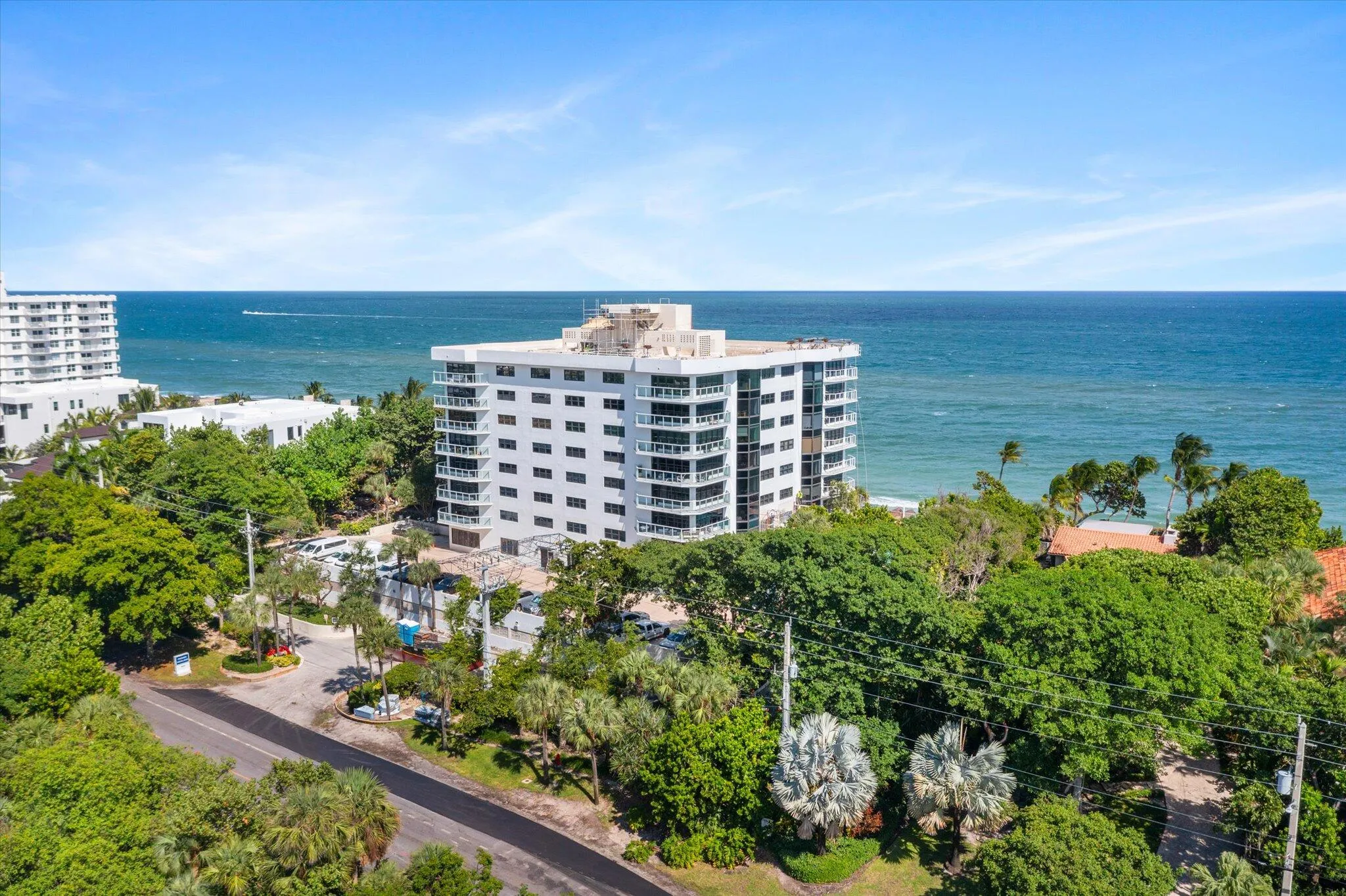 Set directly on 400 feet of pristine, deeded beachfront, Parker Highland is a boutique 26 unit
oceanfront building.