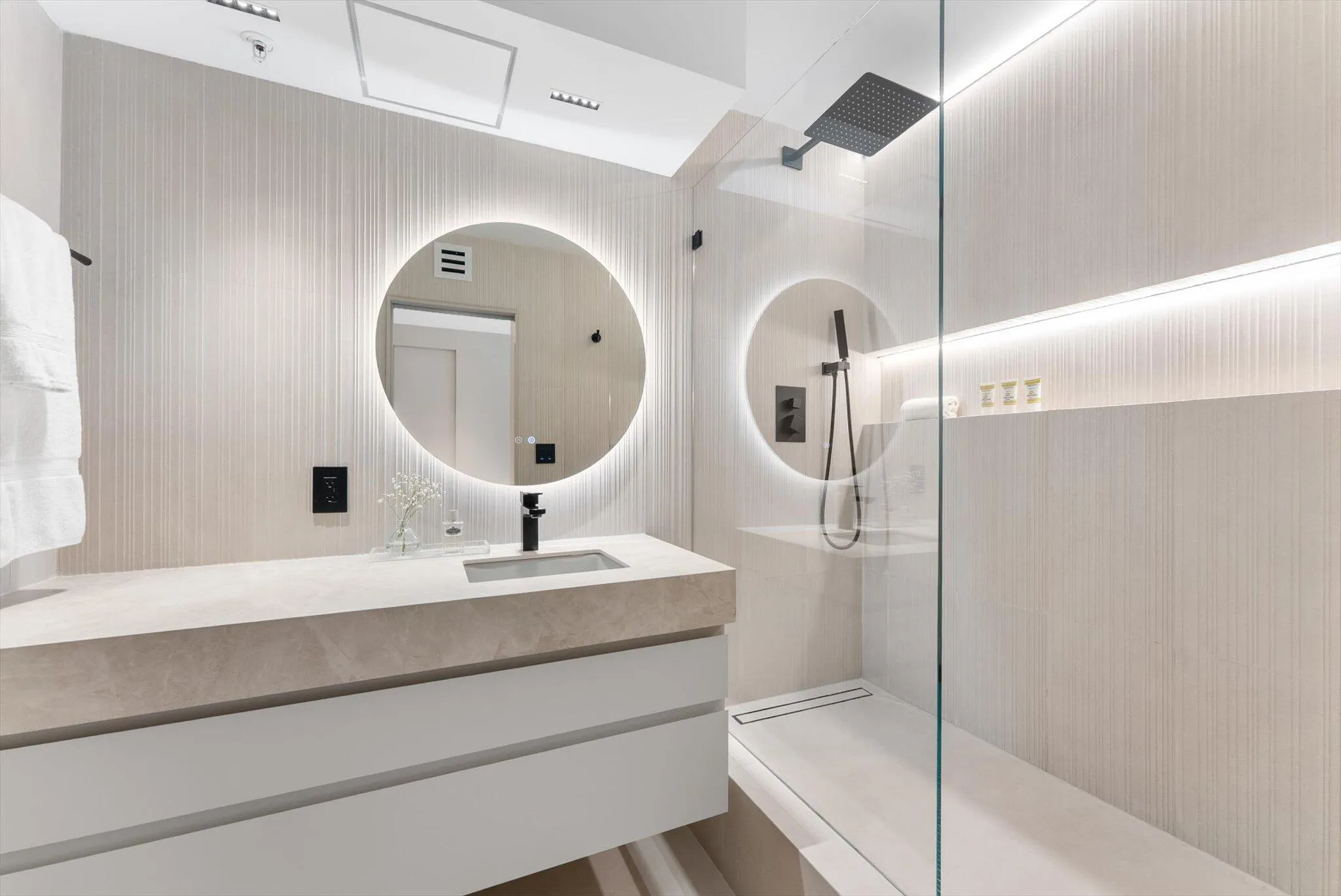 En-Suite Bathroom #2