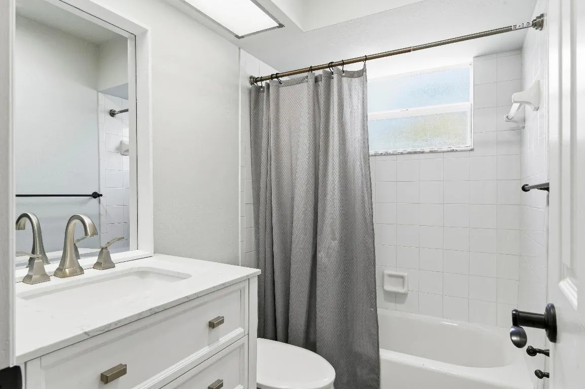 GUEST BATHROOM 2