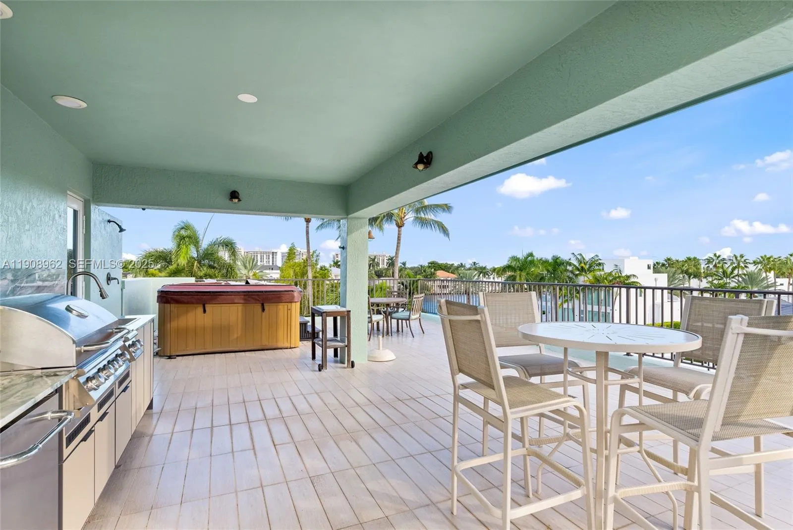 Rooftop Entertainment Deck w/ Kitchen, Hot-tub, outdoor shower.