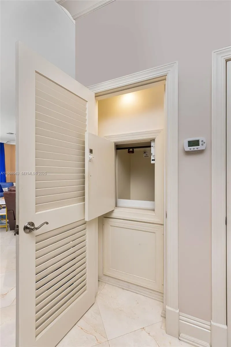Kitchen Dumb Waiter convenience to 2nd floor and Rooftop Kitchen