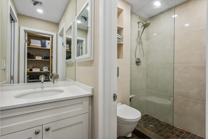 Guest Bath 4