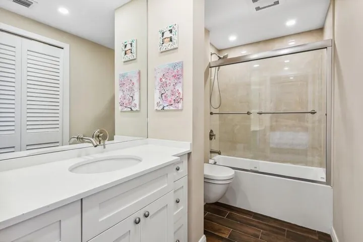 Guest Bathroom 3