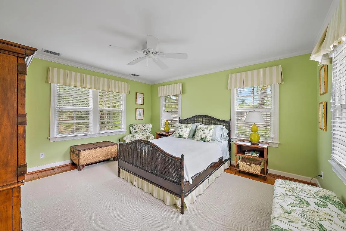 325 Seaspray Avenue-18