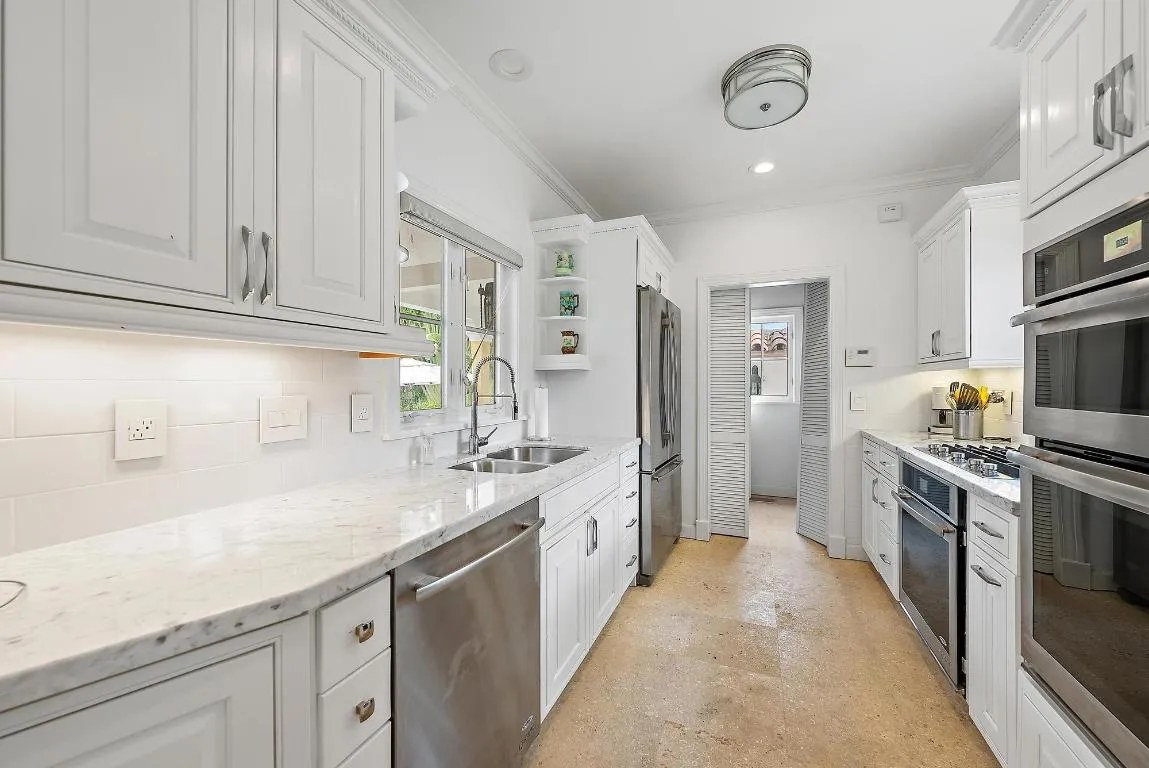 325 Seaspray Avenue-11