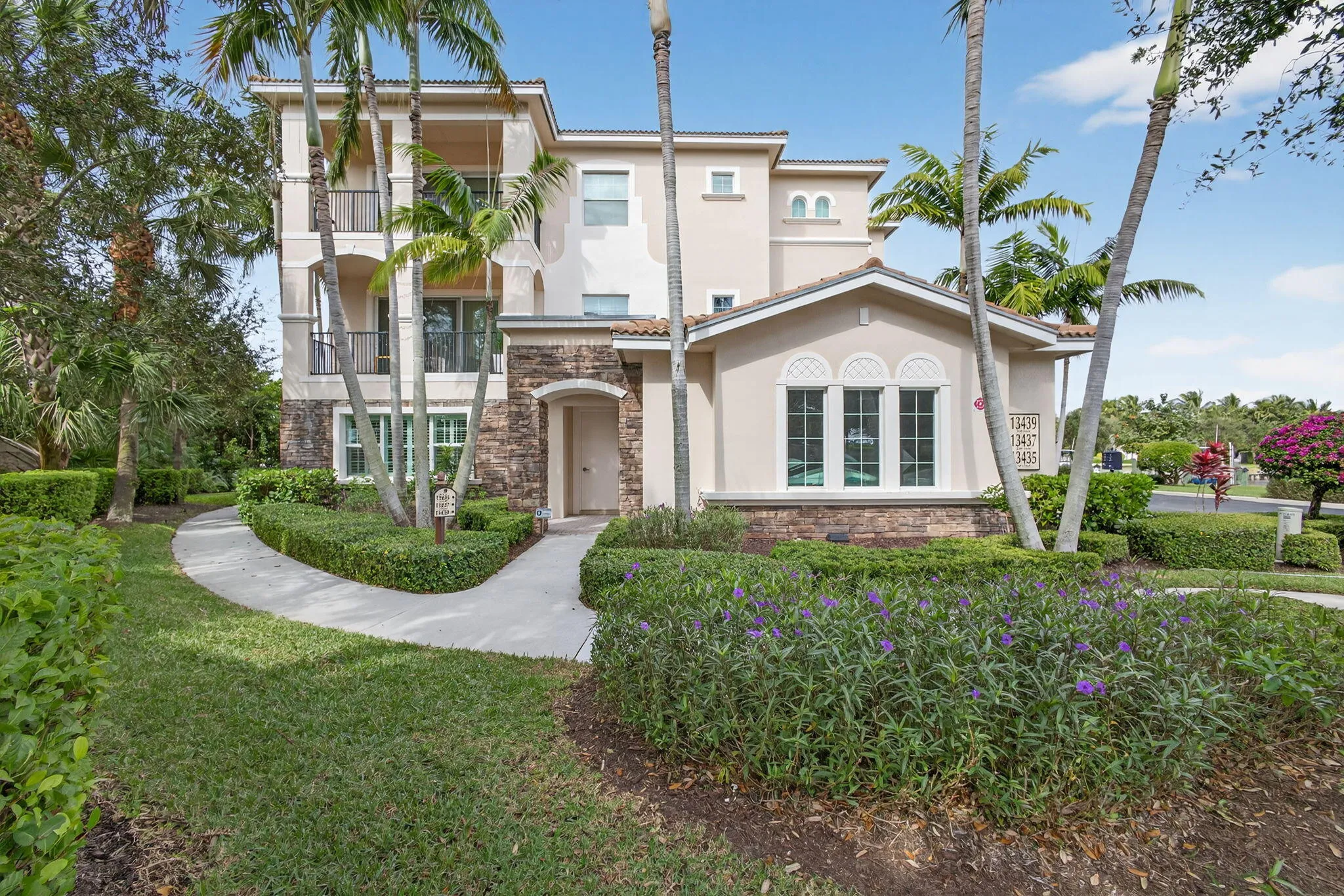 13435 Treasure Cove