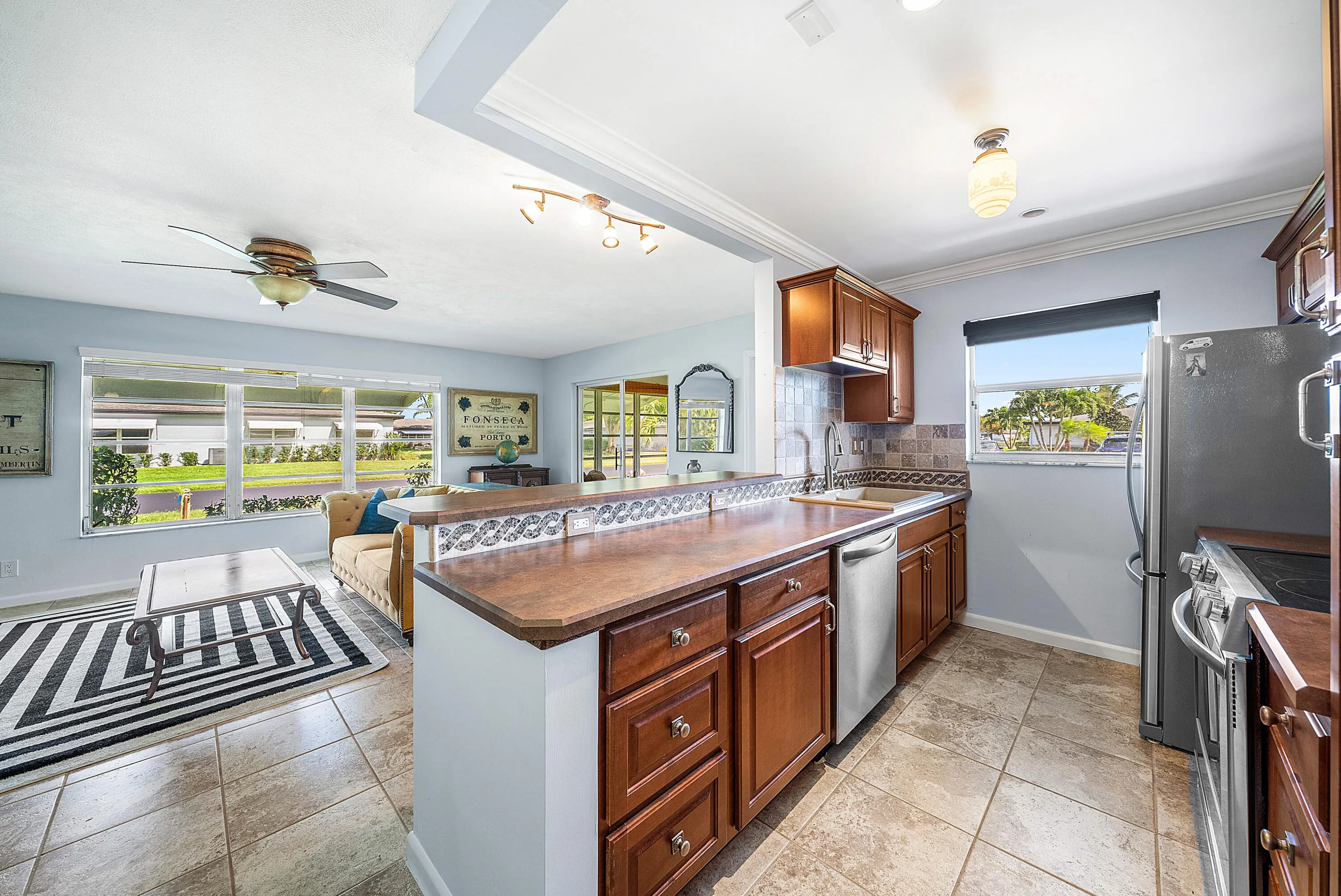 Kitchen & Living