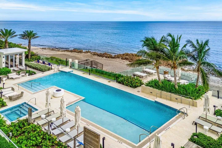Heated lap pool, jacuzzi hot tub, direct ocean, outdoor fire pit, outdoor kitchen.