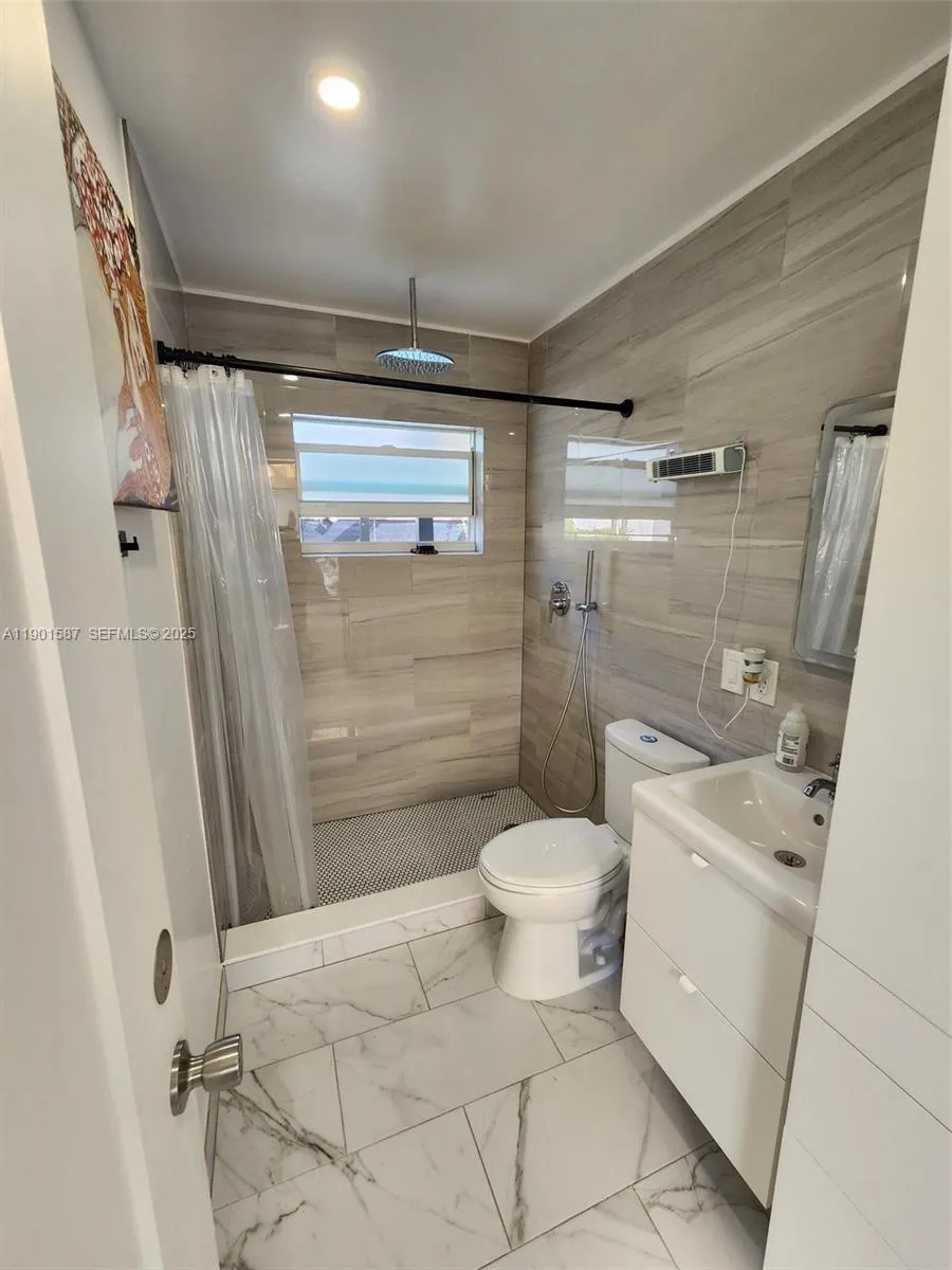 CABANA FULL BATH