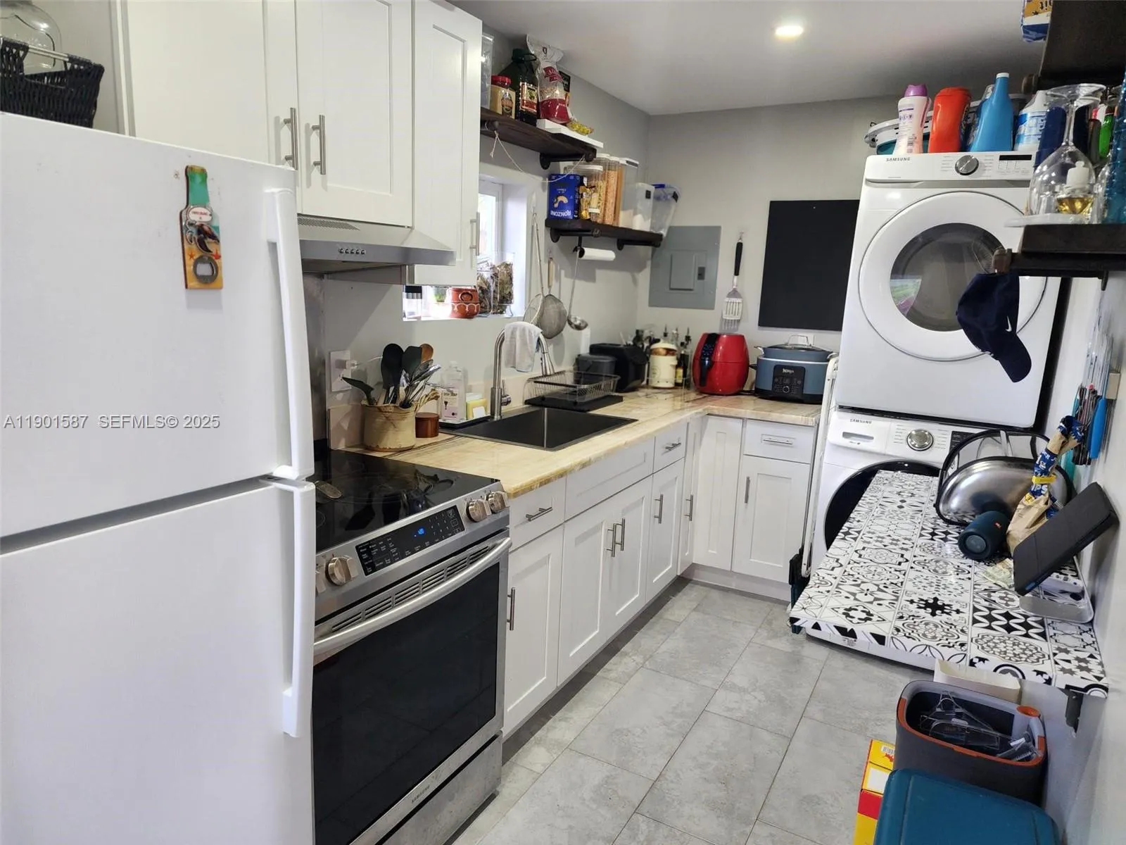 outside kitchen with full size washer/dryer