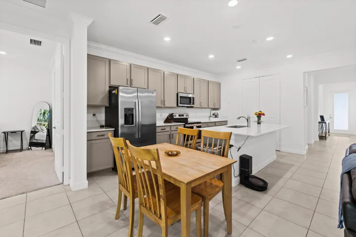 460 Veridian Cir NW, Palm Bay, FL 32907-