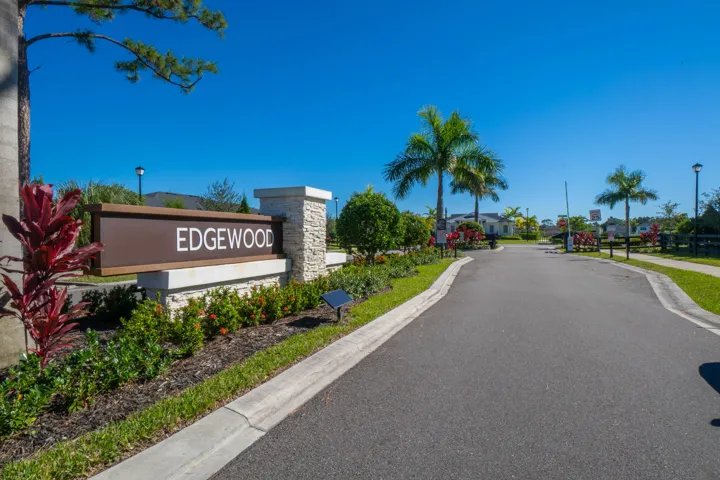 460 Veridian Cir NW, Palm Bay, FL 32907-