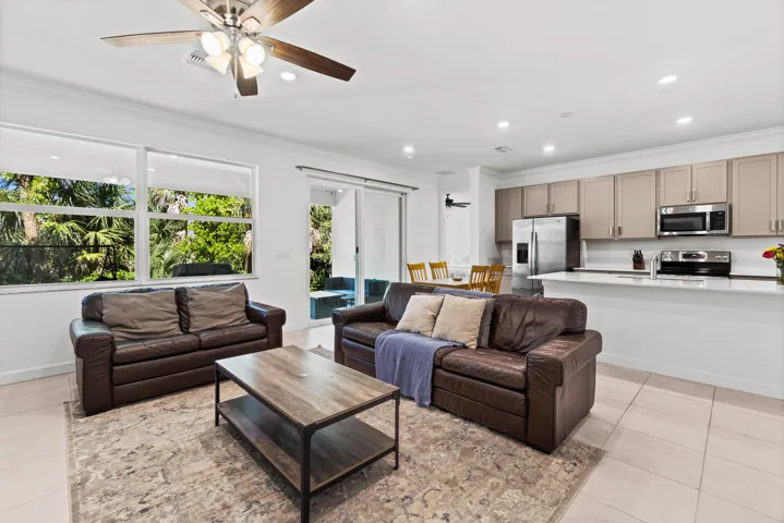 460 Veridian Cir NW, Palm Bay, FL 32907-