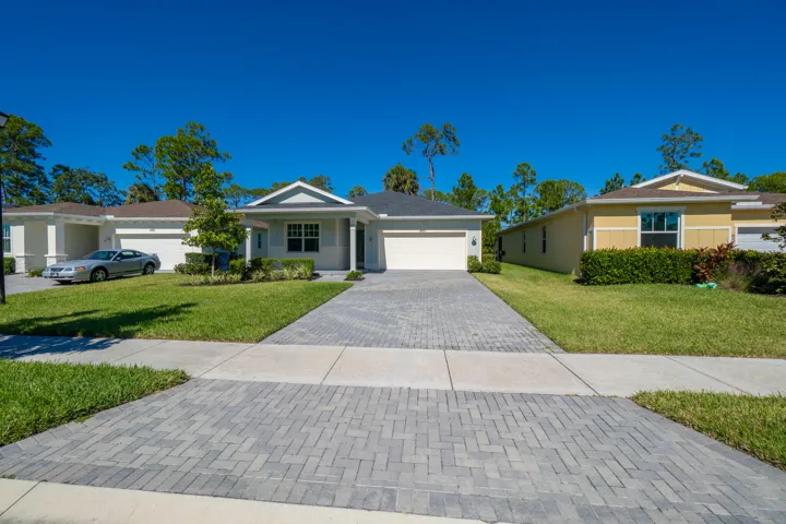 460 Veridian Cir NW, Palm Bay, FL 32907-