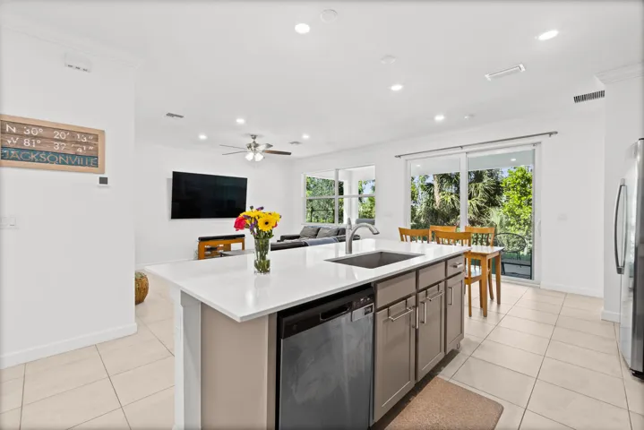 460 Veridian Cir NW, Palm Bay, FL 32907-