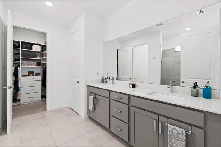 460 Veridian Cir NW, Palm Bay, FL 32907-