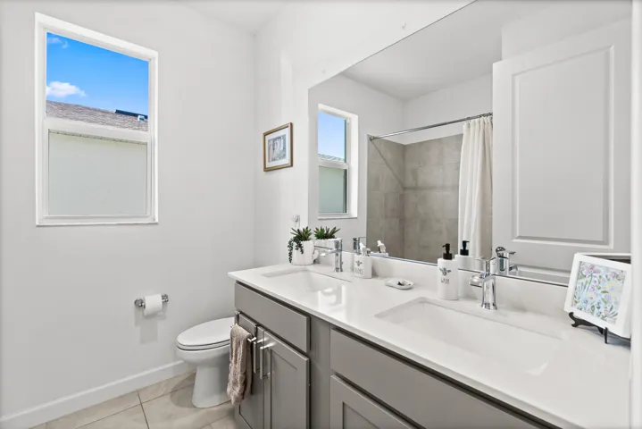 460 Veridian Cir NW, Palm Bay, FL 32907-