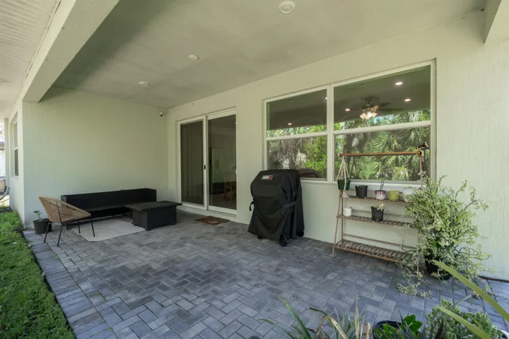 460 Veridian Cir NW, Palm Bay, FL 32907-