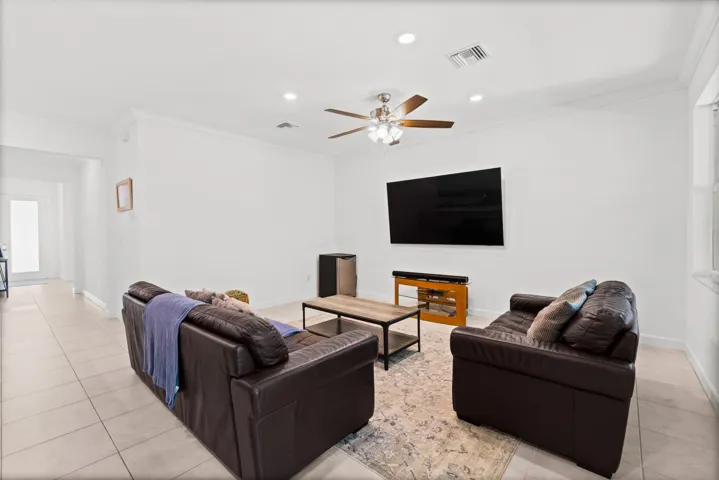 460 Veridian Cir NW, Palm Bay, FL 32907-