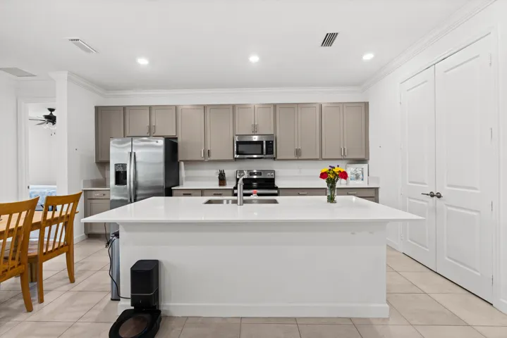 460 Veridian Cir NW, Palm Bay, FL 32907-