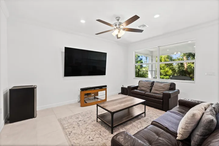 460 Veridian Cir NW, Palm Bay, FL 32907-
