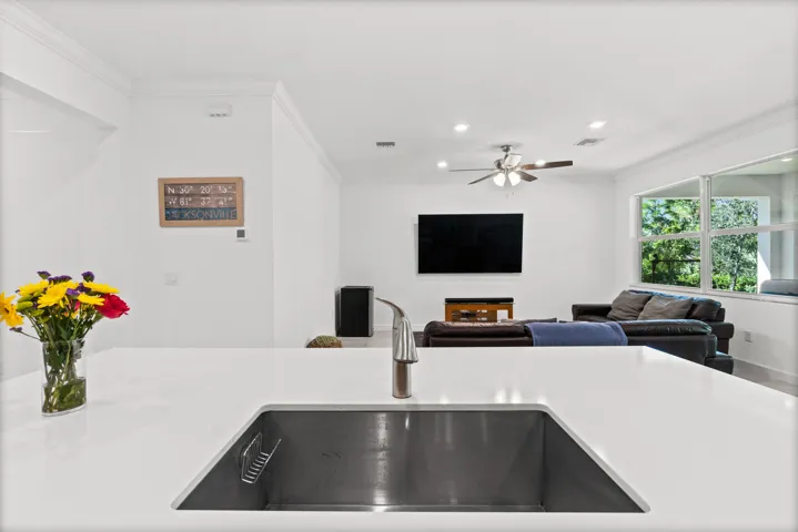 460 Veridian Cir NW, Palm Bay, FL 32907-