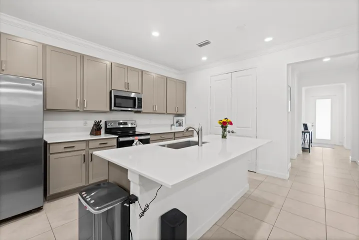 460 Veridian Cir NW, Palm Bay, FL 32907-