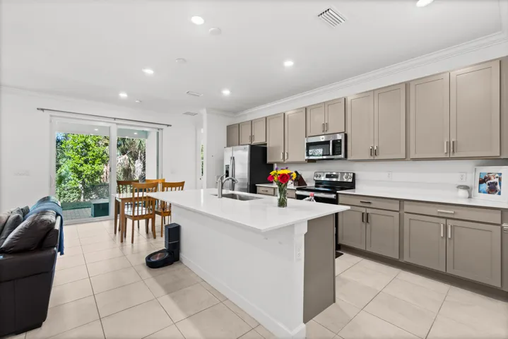 460 Veridian Cir NW, Palm Bay, FL 32907-