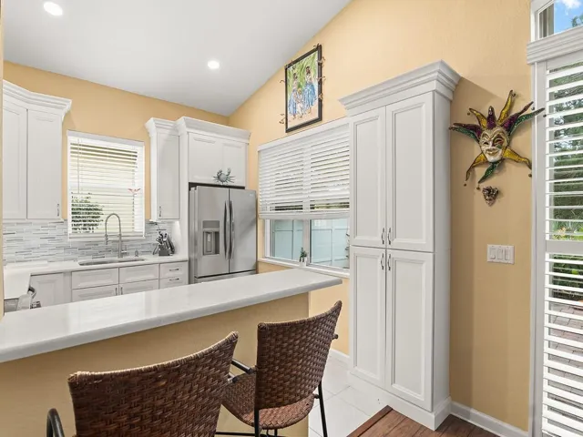 Kitchen bar