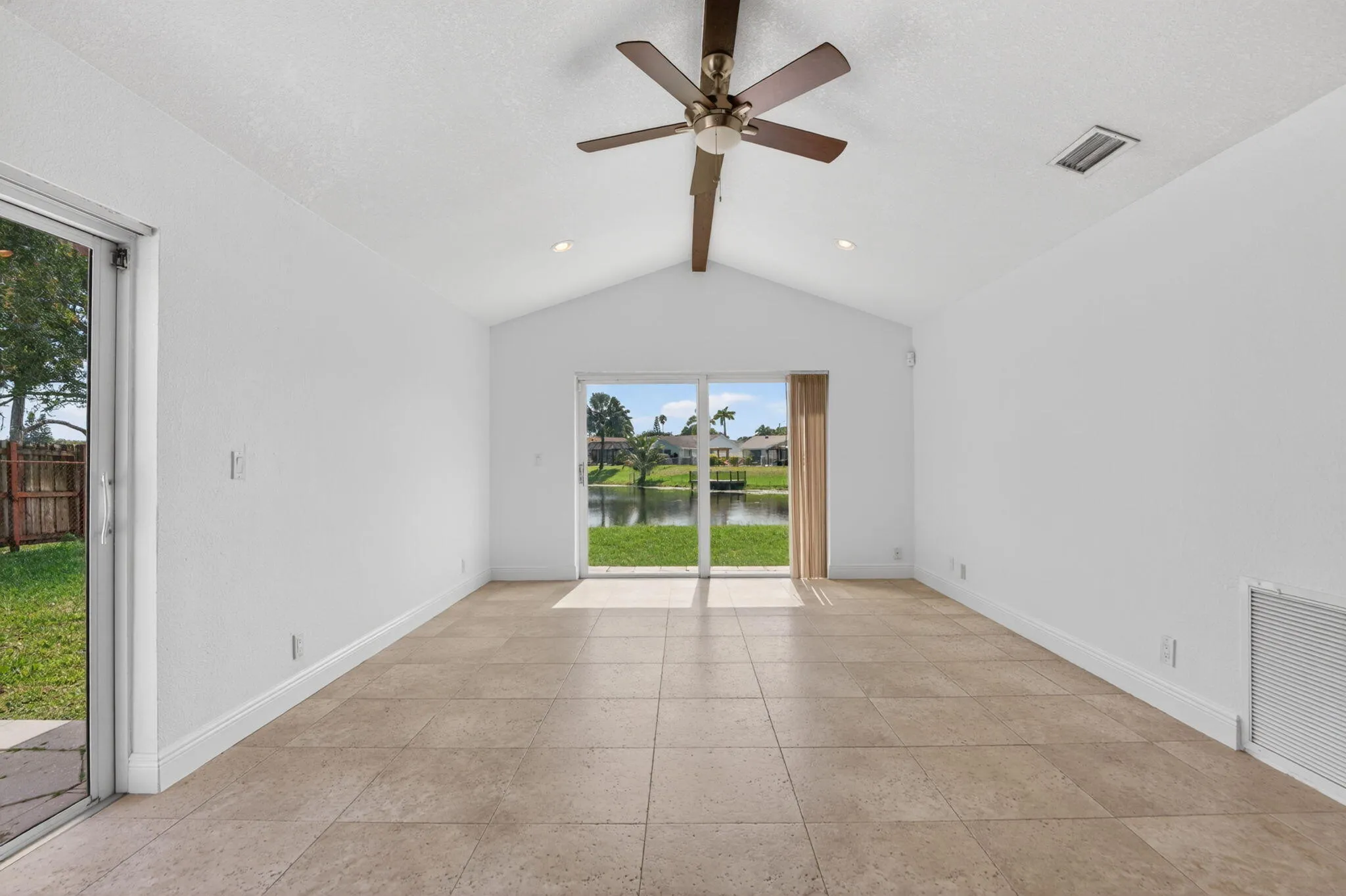 Family room - 23