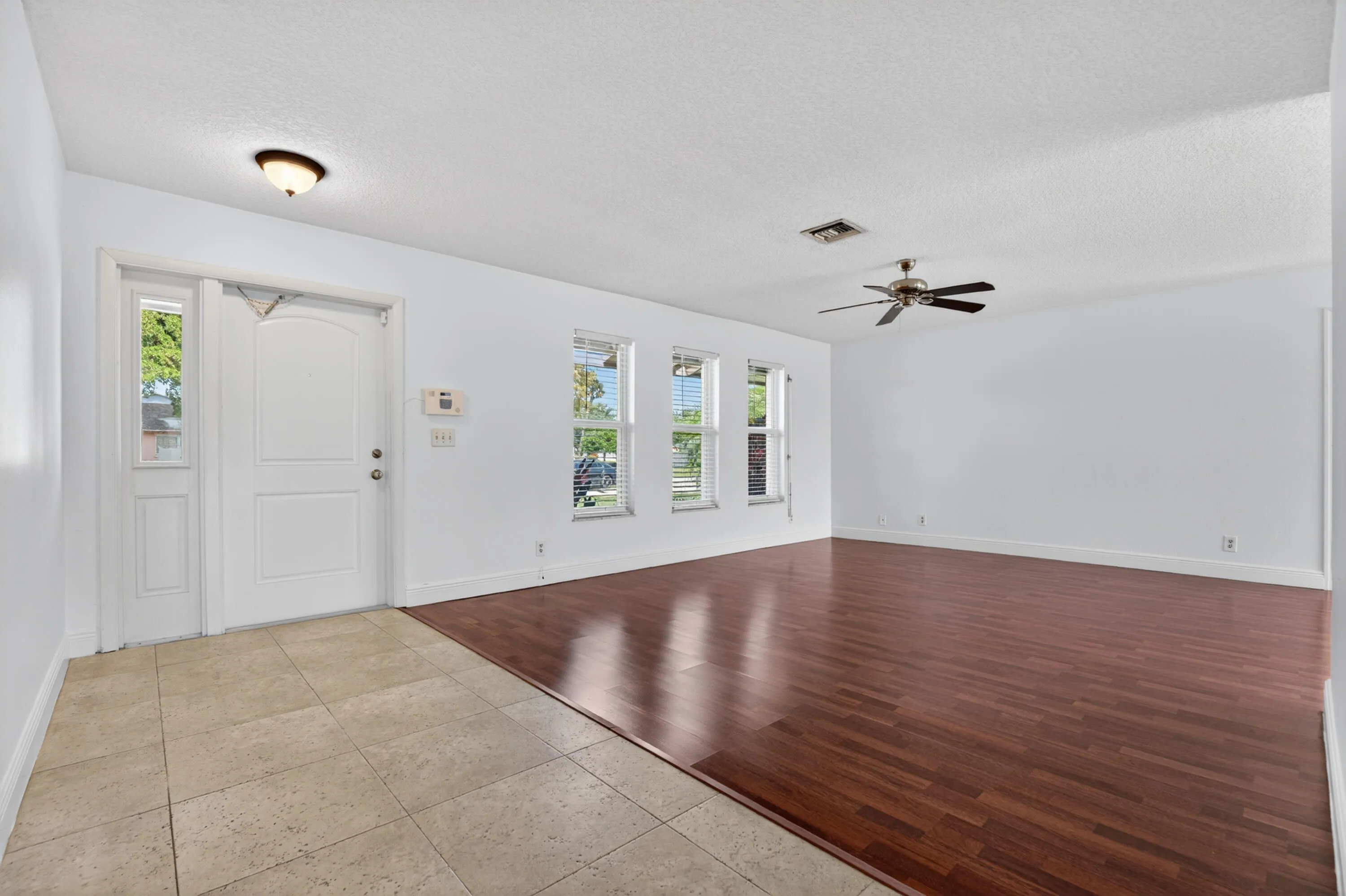 Living Area - entrance