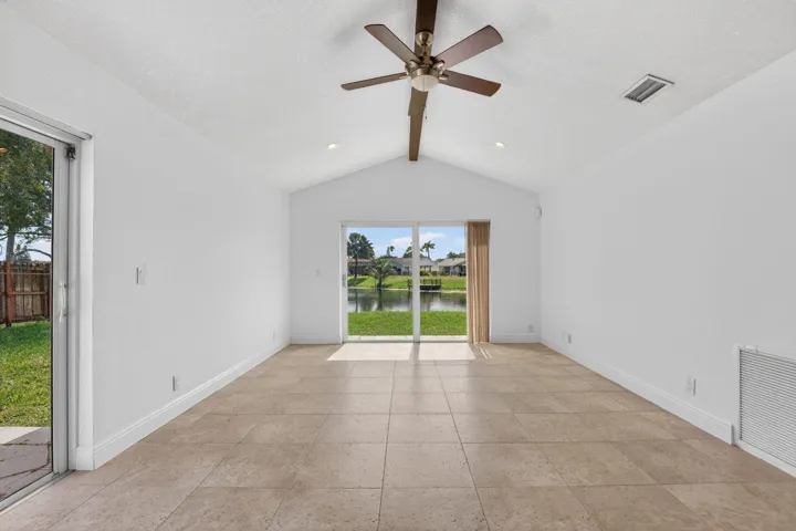 Family room - 23
