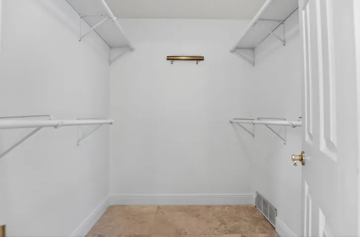 Master Walk in - 15