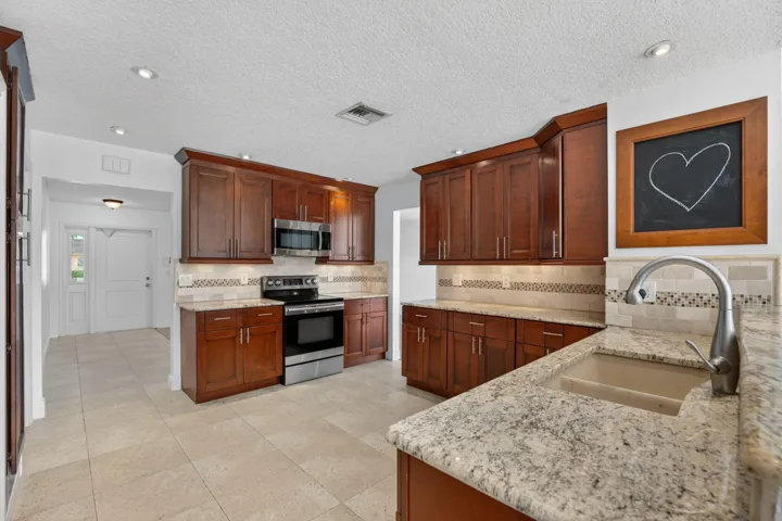 Kitchen - 20