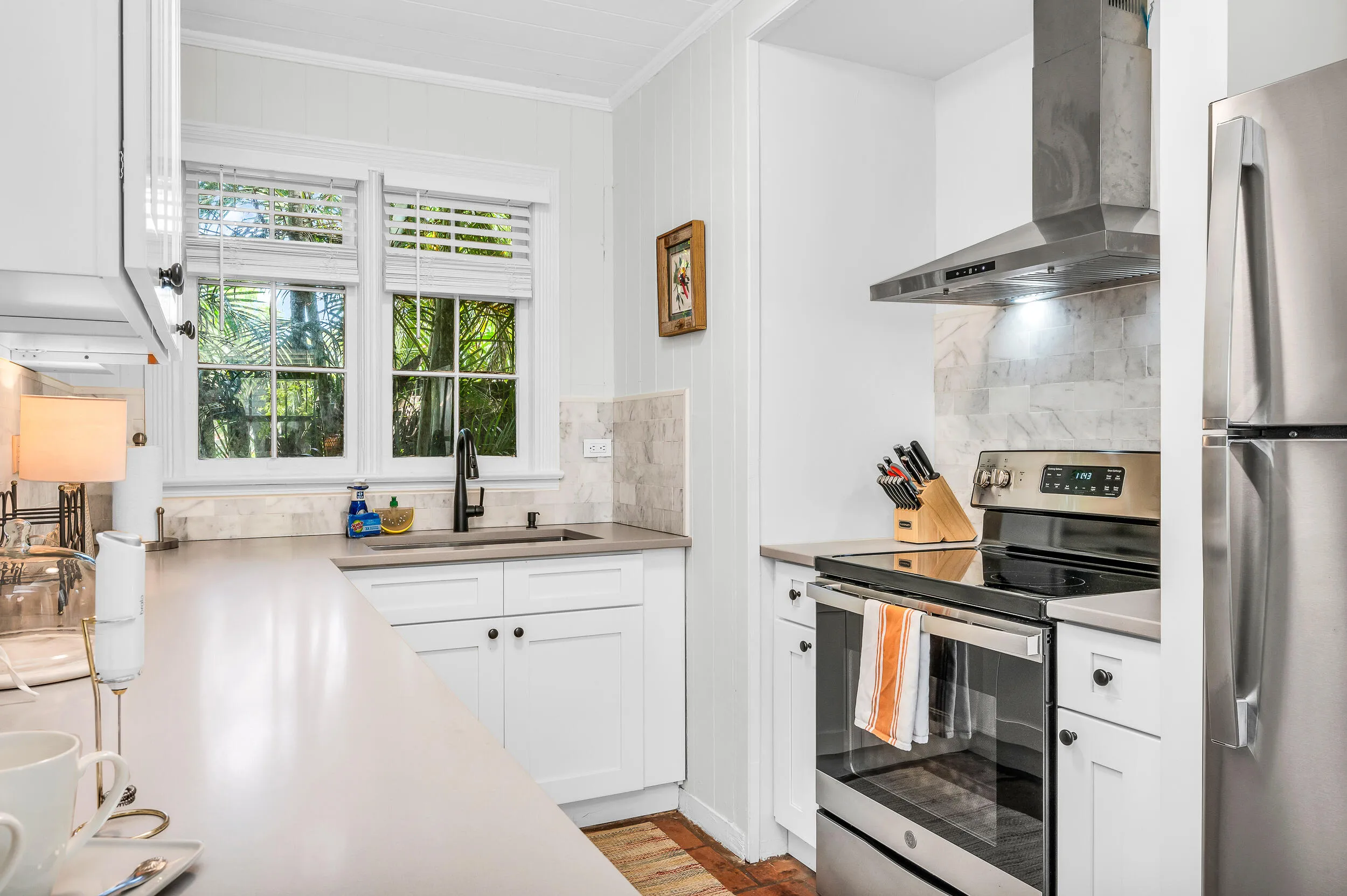 Guest house full kitchen with lots of storage