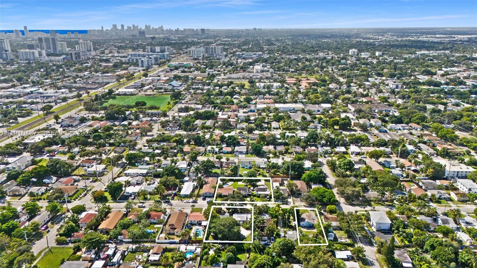 Close to Hollywood Circle