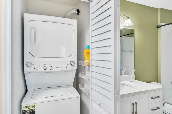 16 Laundry Closet