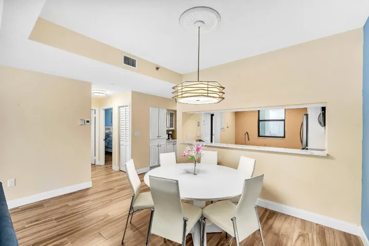 13 Dining Area (2)