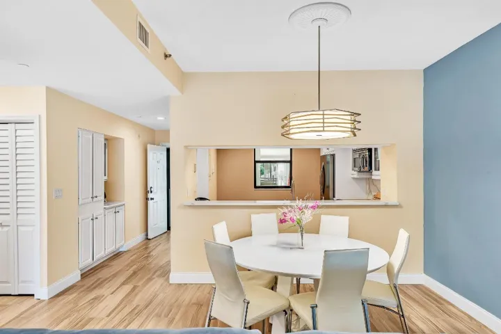 13 Dining Area (1)