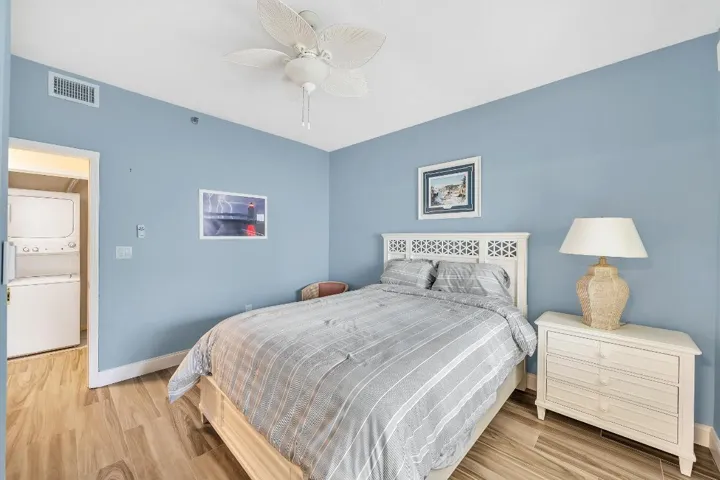 15 Guest Bedroom (5)