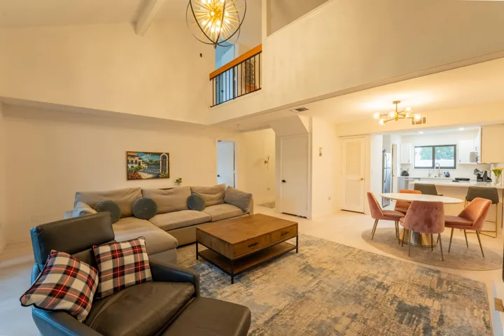 3512-Sandpiper-Court-0004e-LivingRoom