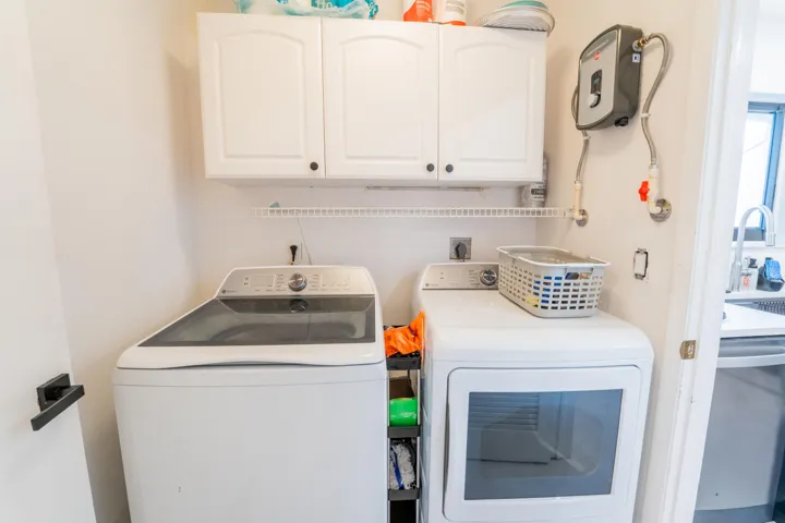 3512-Sandpiper-Court-0002-LaundryRoom