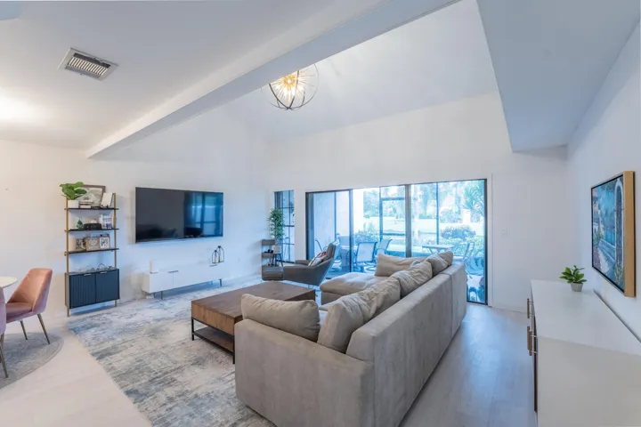 3512-Sandpiper-Court-0004b-LivingRoom