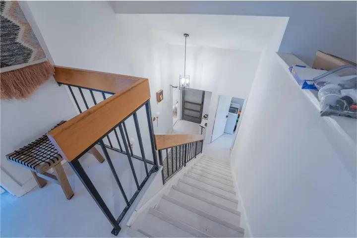 3512-Sandpiper-Court-0008-Staircase