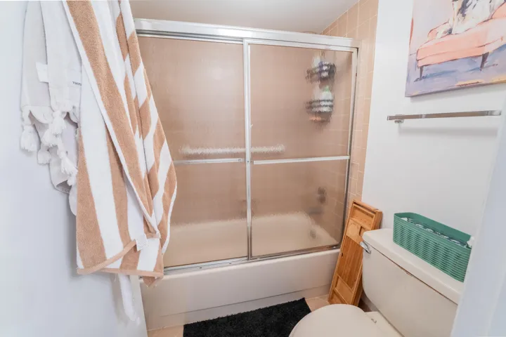 3512-Sandpiper-Court-0007-DownstairsBath