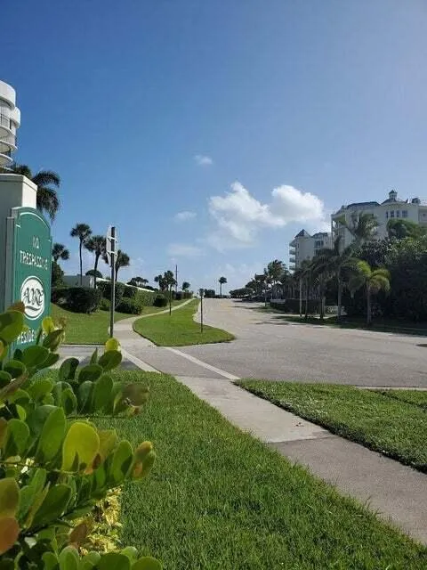 2 minute Walk to the beach